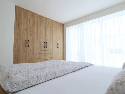 Vestavěná skříň s postelí