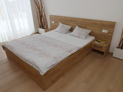 Vestavěná skříň s postelí